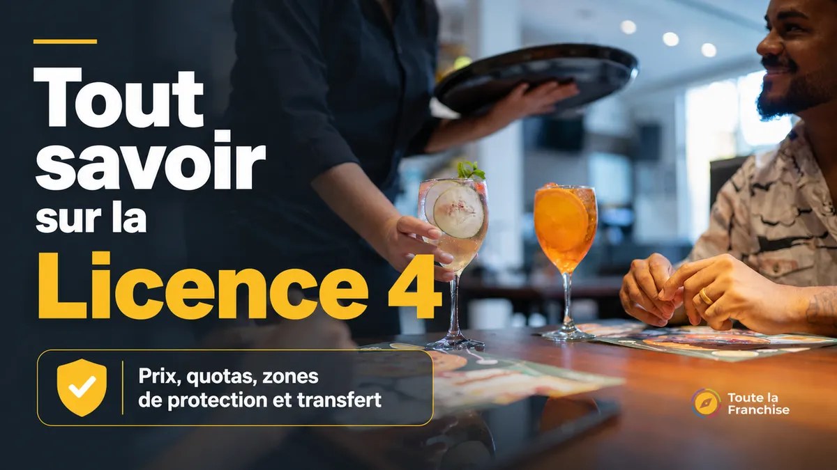 Verre de vin servi avec un plat sur une table de restaurant